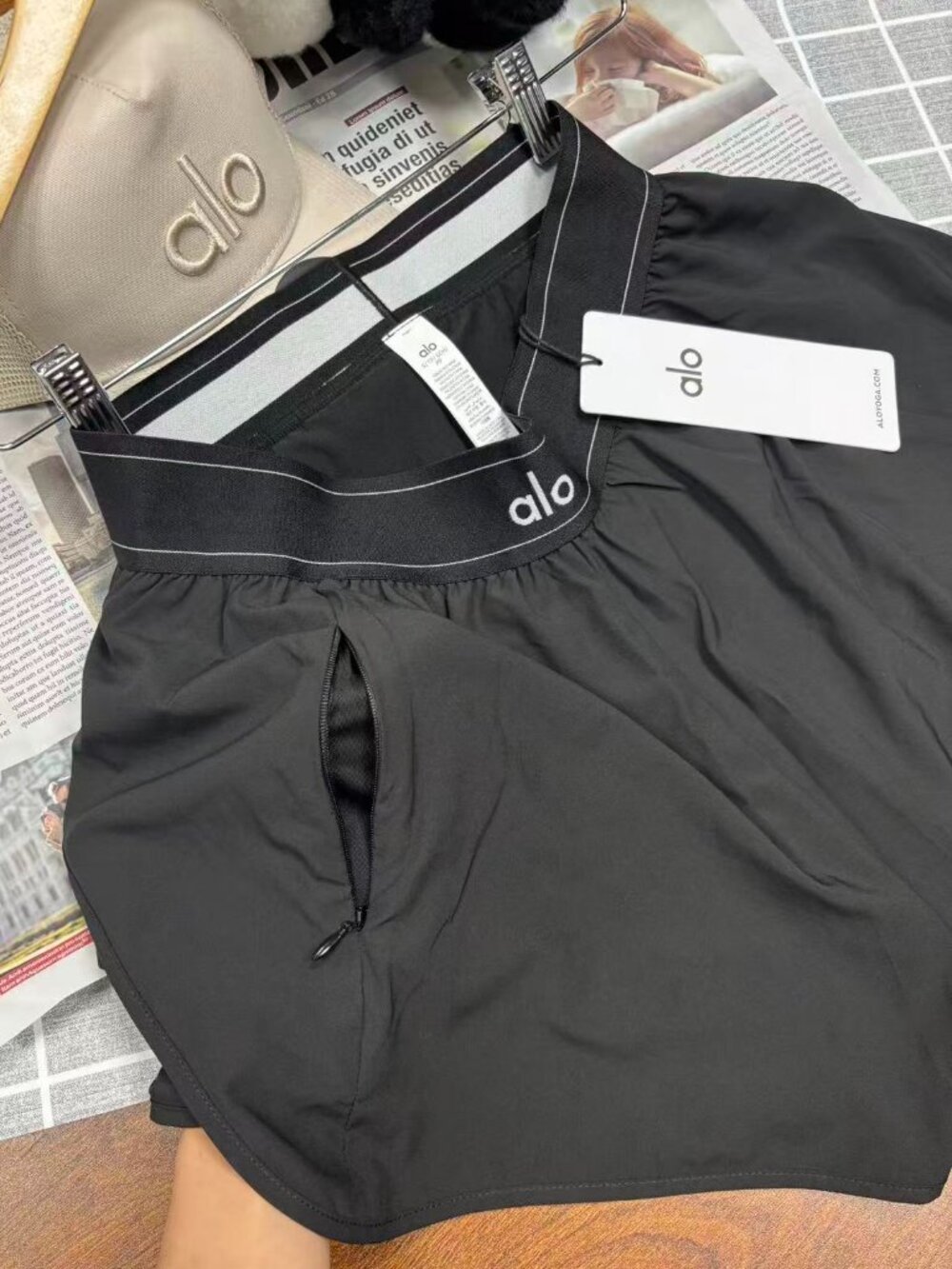 🏷️NWT Alo Yoga Match Point Sports Shorts Black High and Low Rise Fitness Shorts - Picture 5 of 9